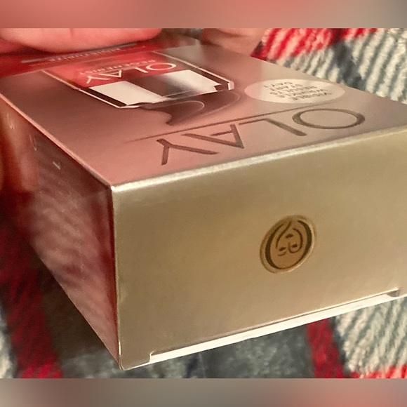 Olay Regenerist Micro-Sculpting Serum Fragrance Free Face Moisturizer - Picture 5 of 8